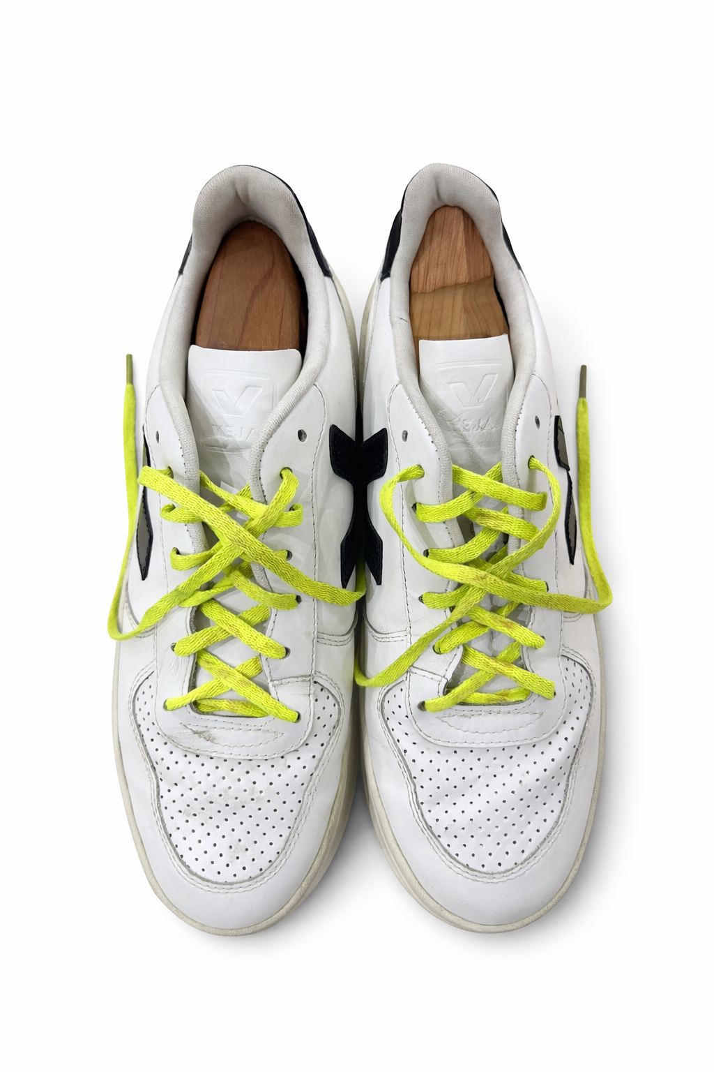 Veja White Leather Sneakers with Neon Laces – Casual Streetwear Shoes (Pre-owned)