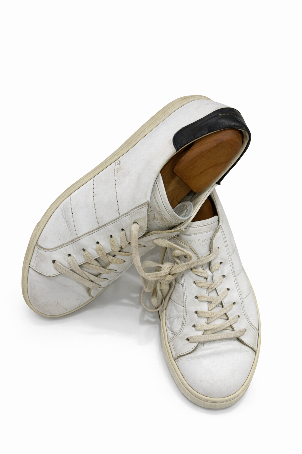 Maison Standards White Leather Sneakers – Classic Minimalist Style (Pre-Owned)