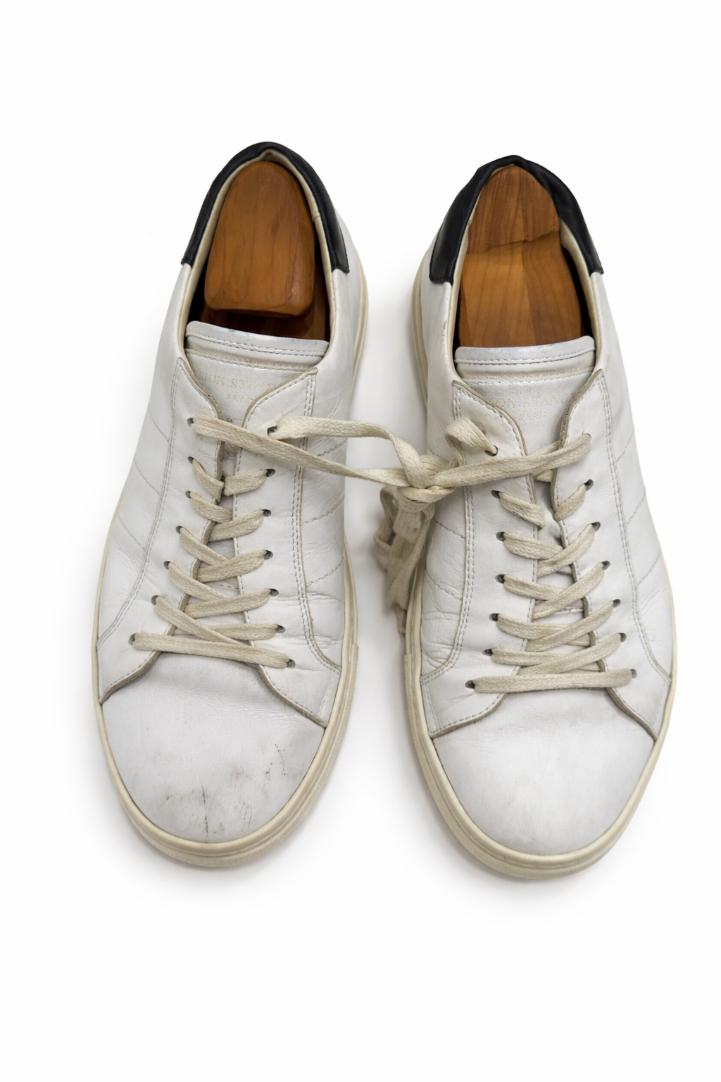 Maison Standards White Leather Sneakers – Classic Minimalist Style (Pre-Owned)
