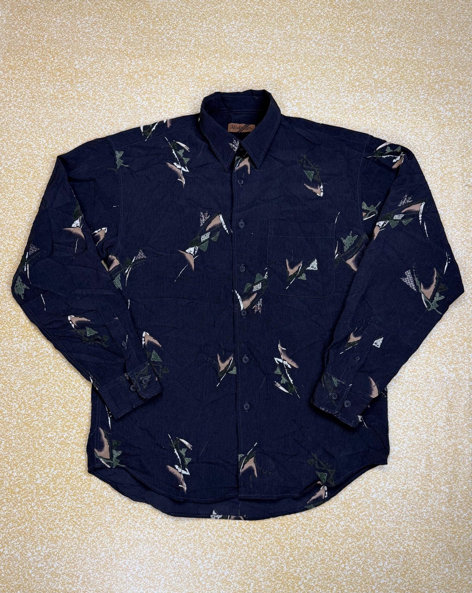 Grade A Modango Vintage 90s Men's Abstract Geometric Shirt – Used Long Sleeve Button-Down Casual Shirt (Size M) - Image 3