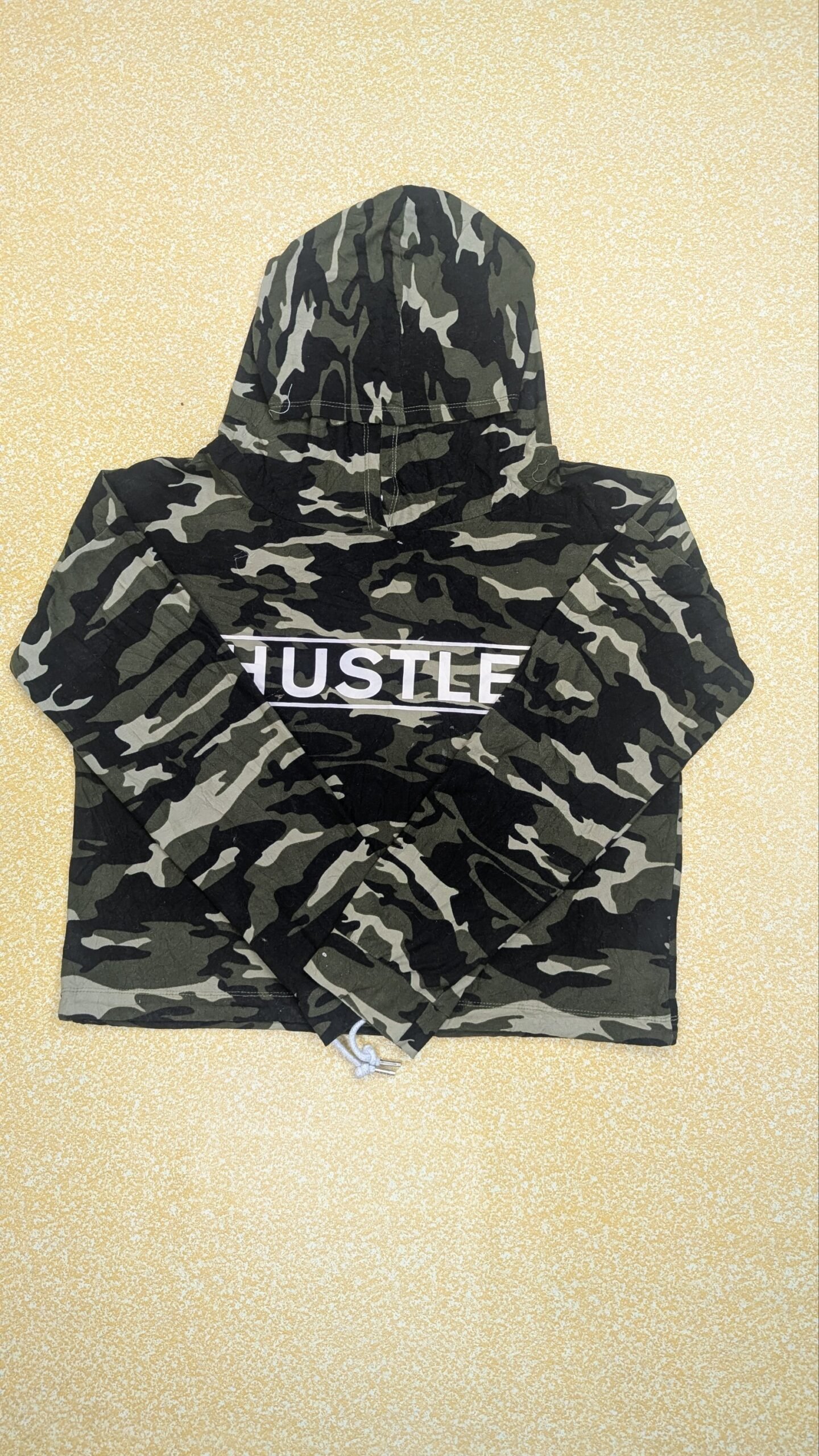 Streetwear Society Active Women's Camo Cropped Hoodie – Pre-Loved Camouflage Long Sleeve Pullover (Size L) Grade A - Image 3