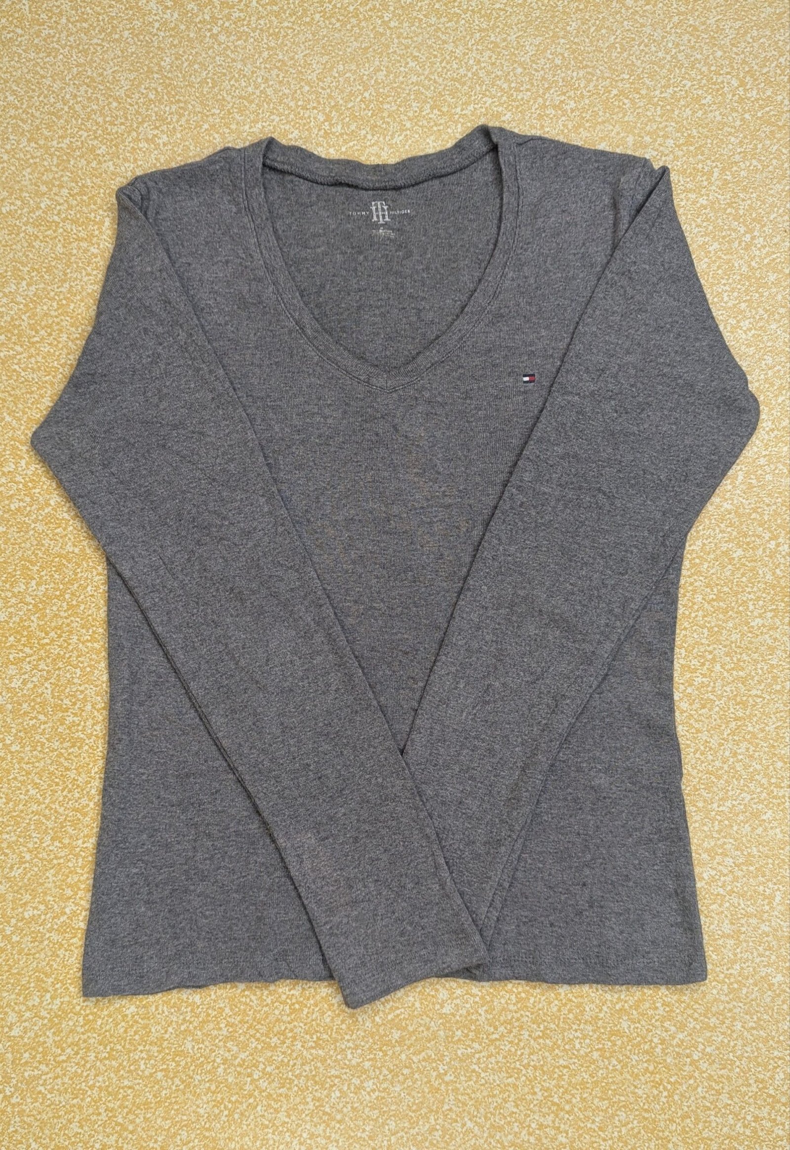 Tommy Hilfiger Women's Long Sleeve V-Neck T-Shirt Heather Gray Size M Grade B - Image 4